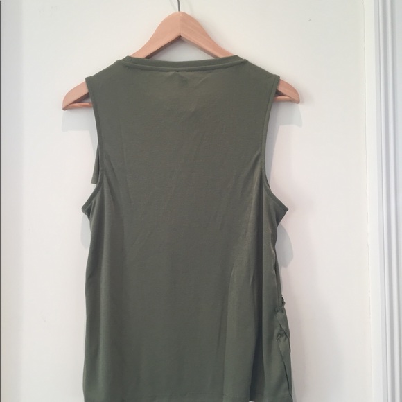 J.Crew Blouse . Sleeveless . Size M - Picture 2 of 3